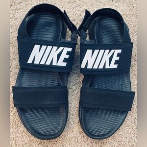 NIKE Women Tanjun SANDALS, size 7.5, Velcro closure